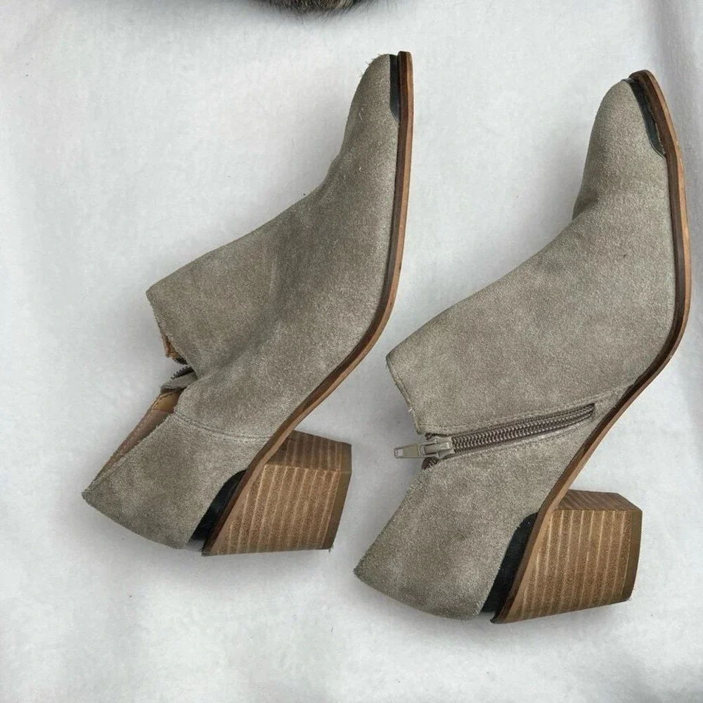 Lucky Brand 8 Basel Grey Suede Metal Toe Detail Side Zip Stacked Heel Booties